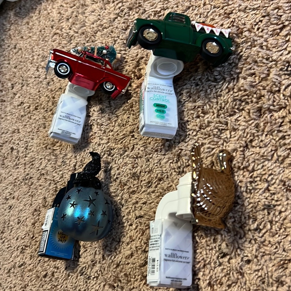 Bath and Body Works Holiday Wallflower Bundle
